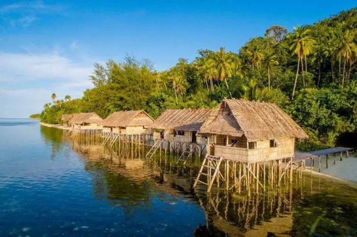 Penginapan Terbaik di Raja Ampat untuk Liburan Santai dengan Pemandangan Menakjubkan